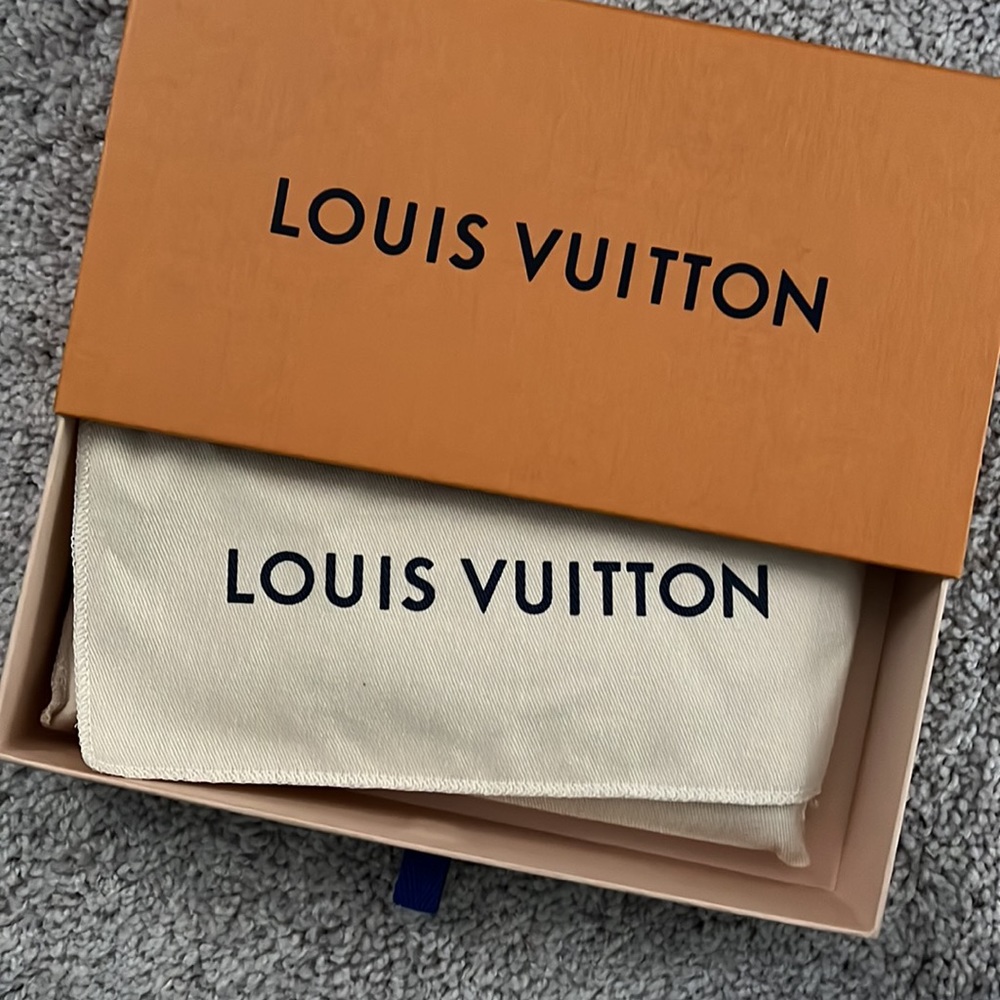 Louis Vuitton Damier Azur Clémence Wallet - Cream and Gray - Picture 5 of 5